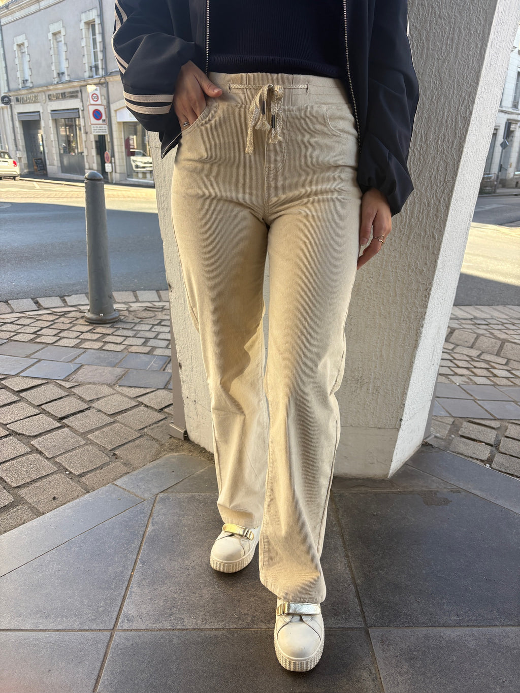 Pantalon élastiqué écru en velours