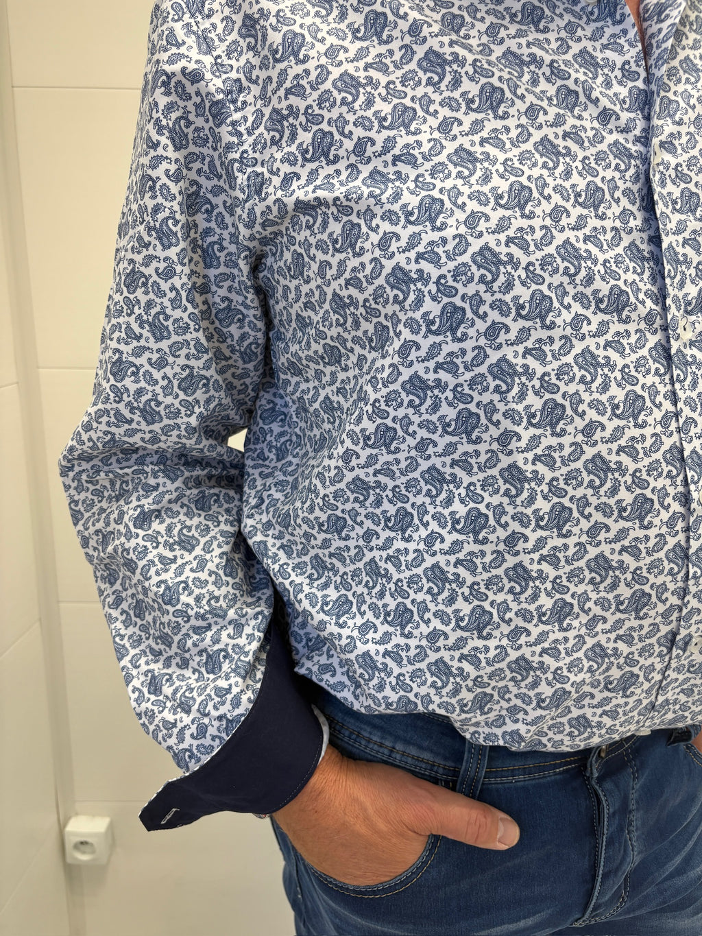 Chemise à motif bleu et blanche