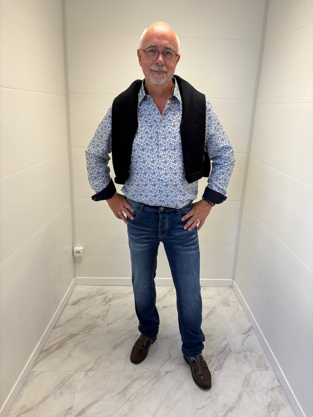 Chemise à motif bleu et blanche