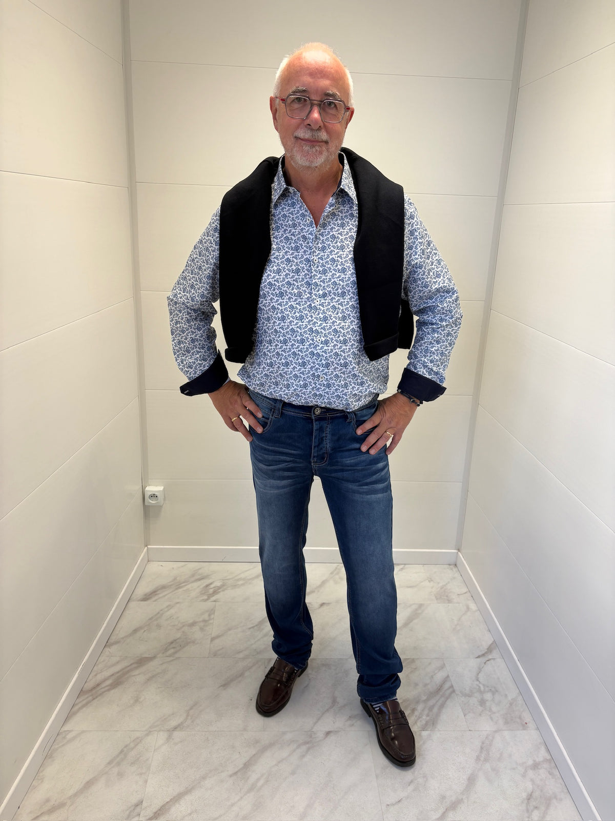 Chemise à motif bleu et blanche