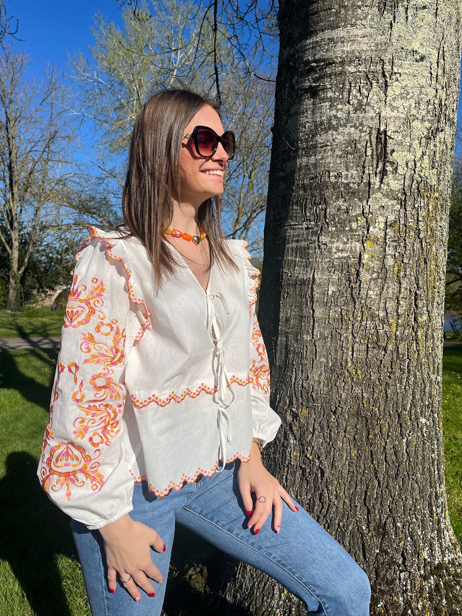 Blouse blanche à nœud