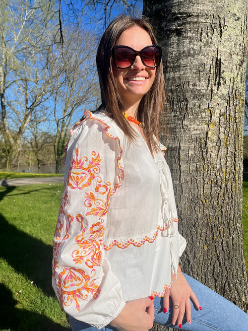 Blouse blanche à nœud