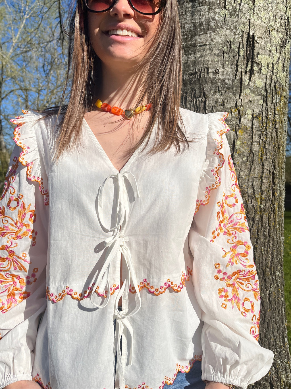 Blouse blanche à nœud