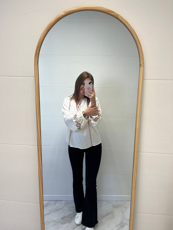 Blouse à broderie bordeaux