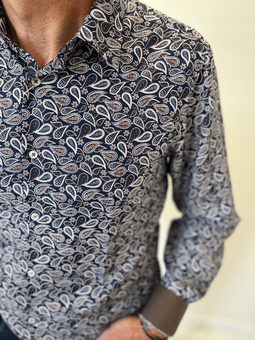 Chemise marine à motif marron