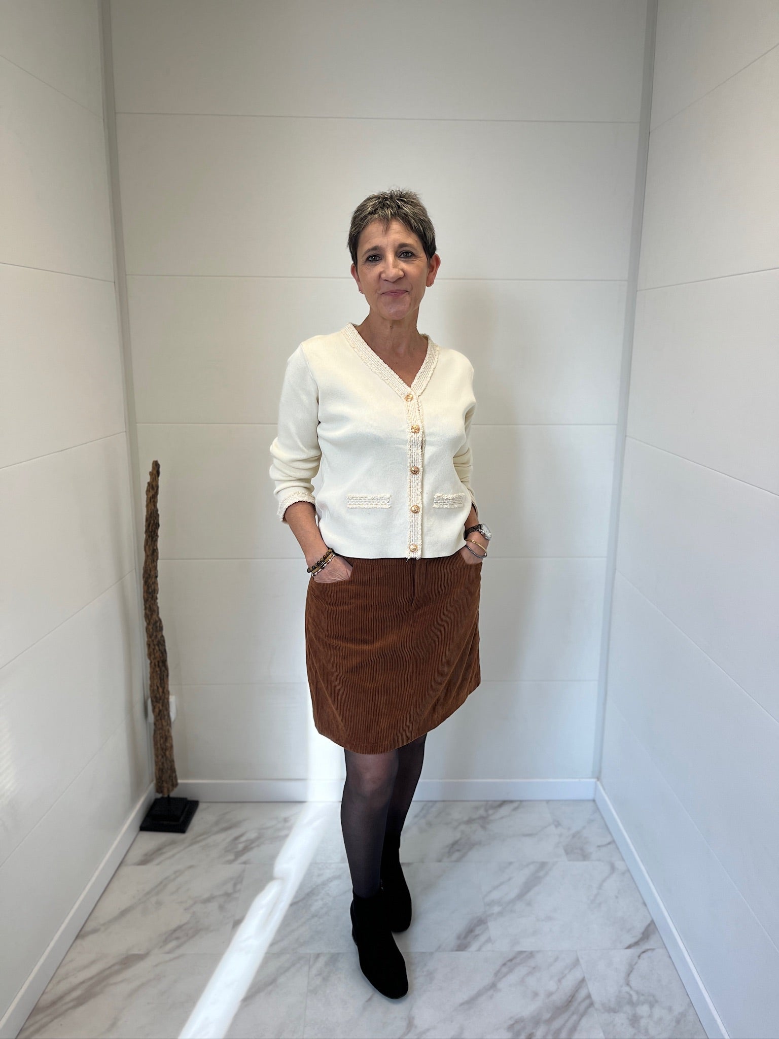 Gilet écru à boutons dorés