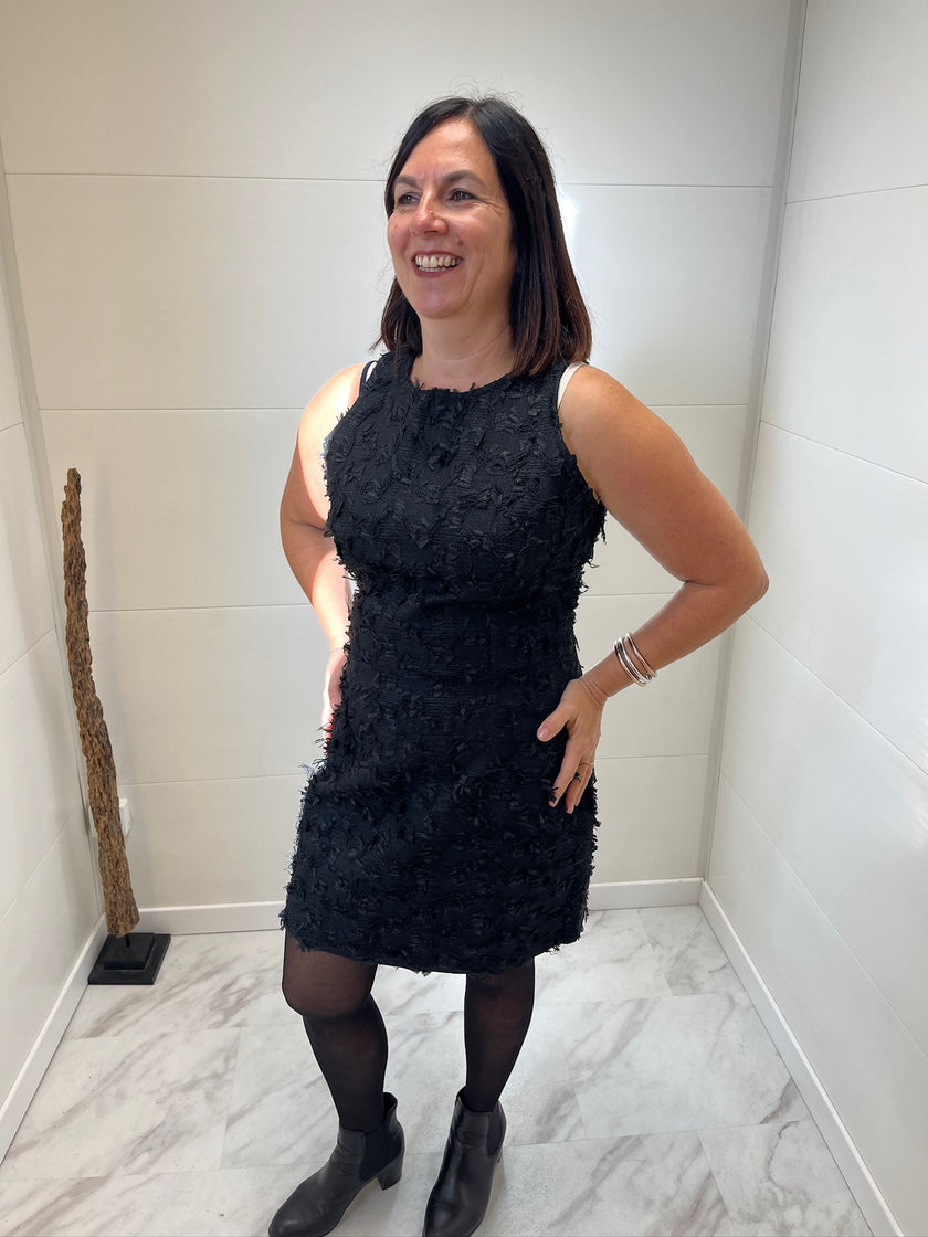 Robe ajustée noire à broderie