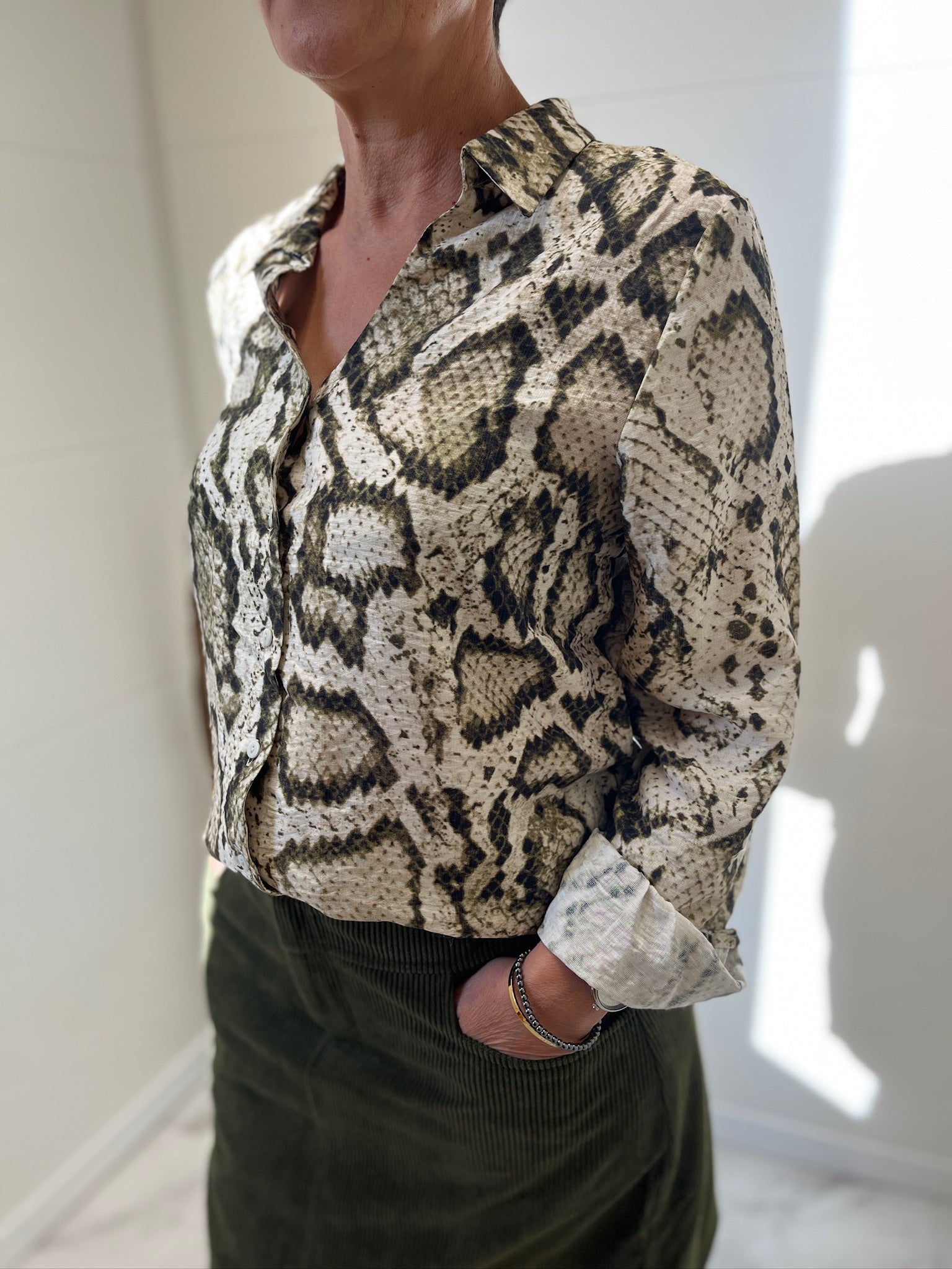 Chemise kaki et écru