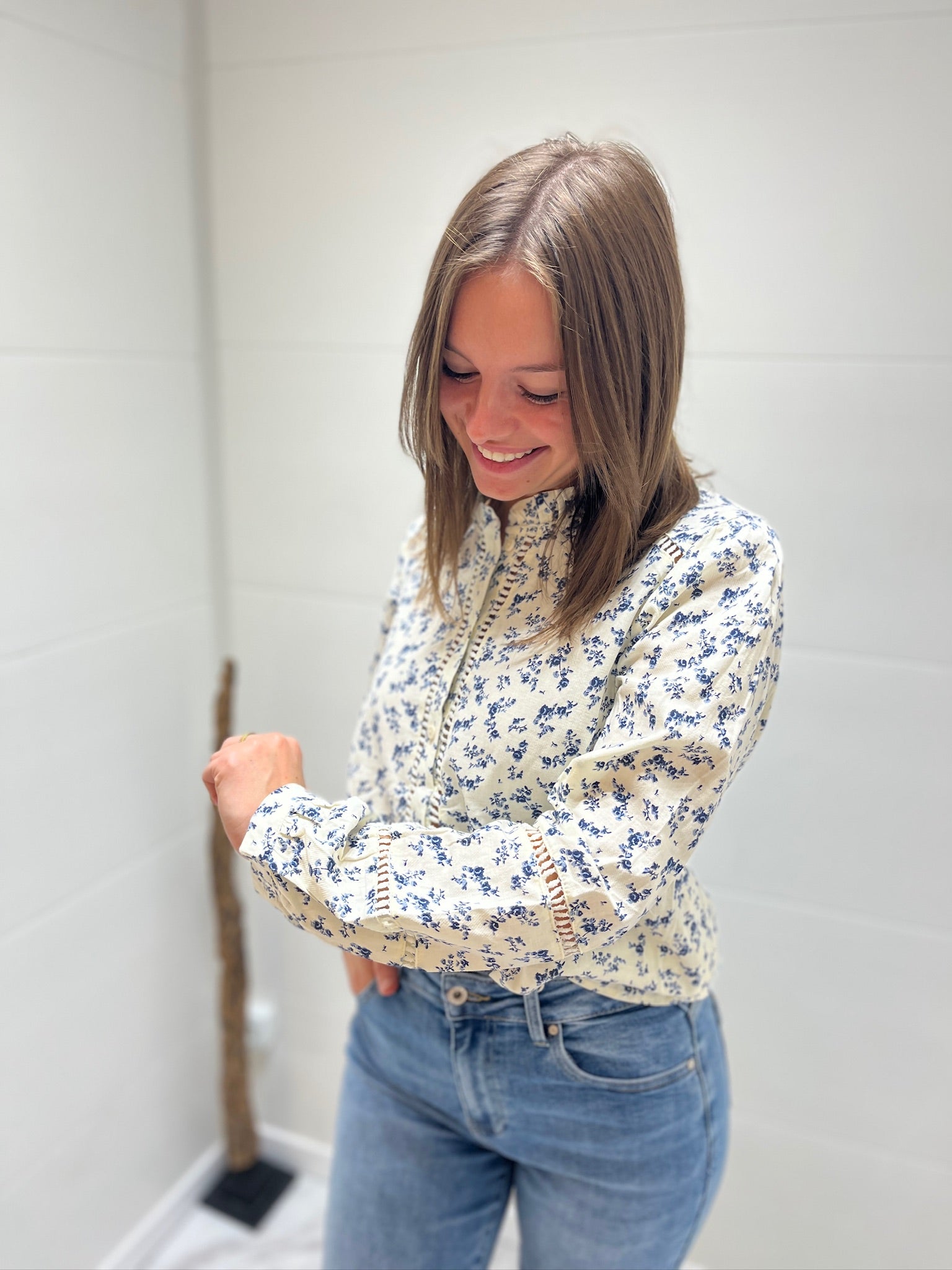 Blouse écru à motif marine