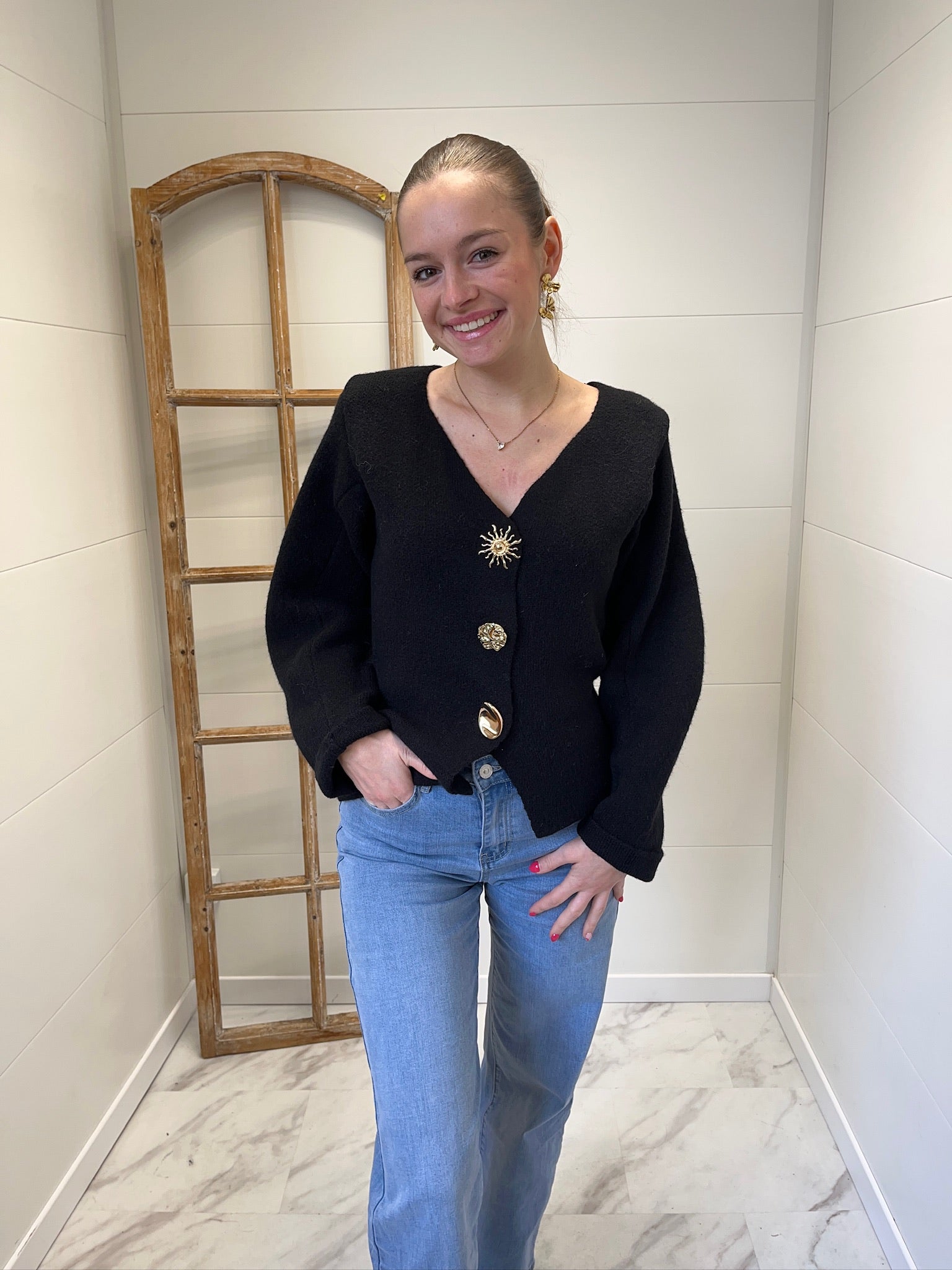 Pull/Gilet noir à boutons dorés