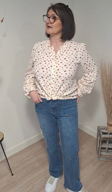 Chemisier écru à motif rouge